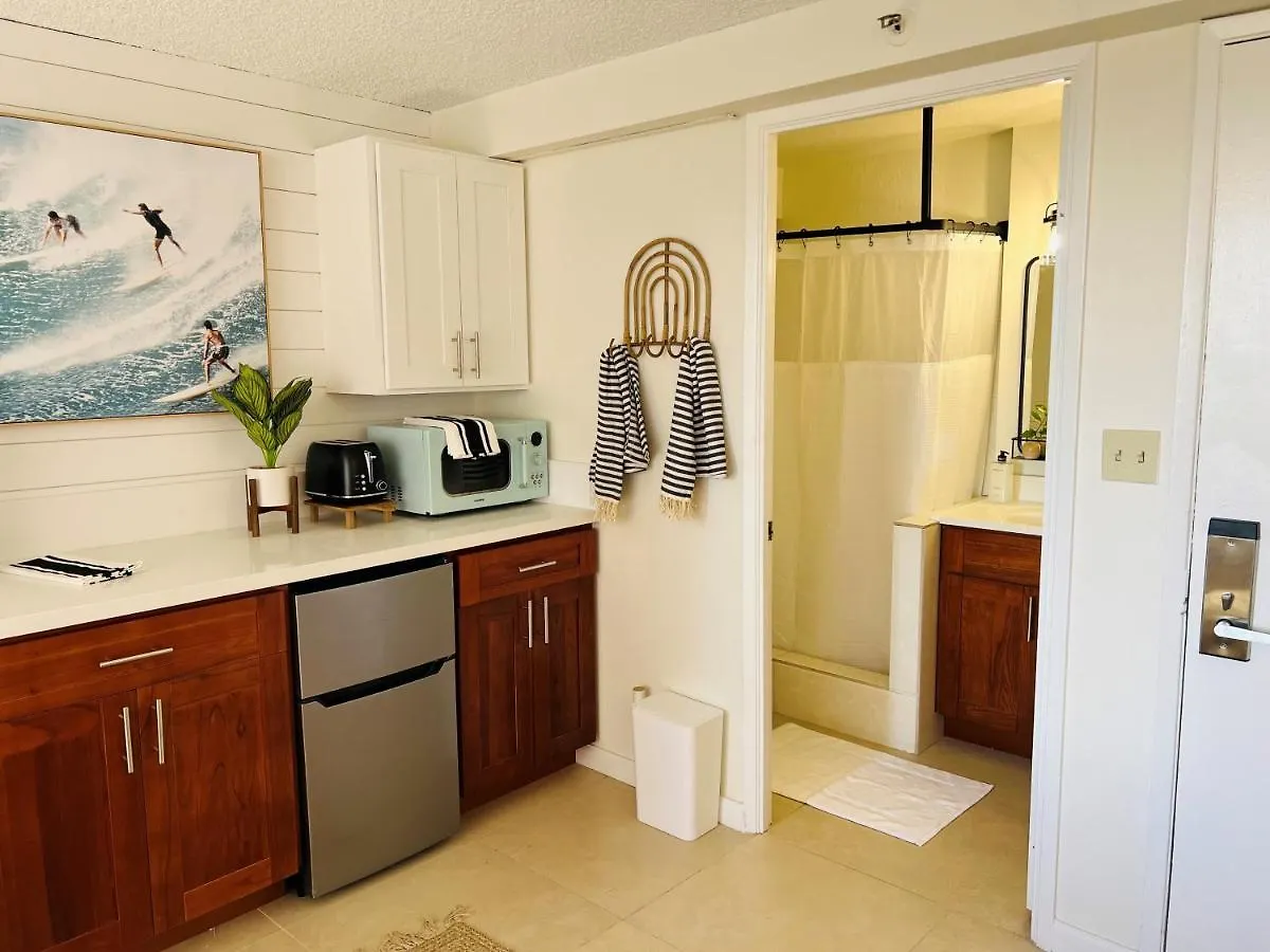 Modern Surf Chic Studio Condo Honolulu United States