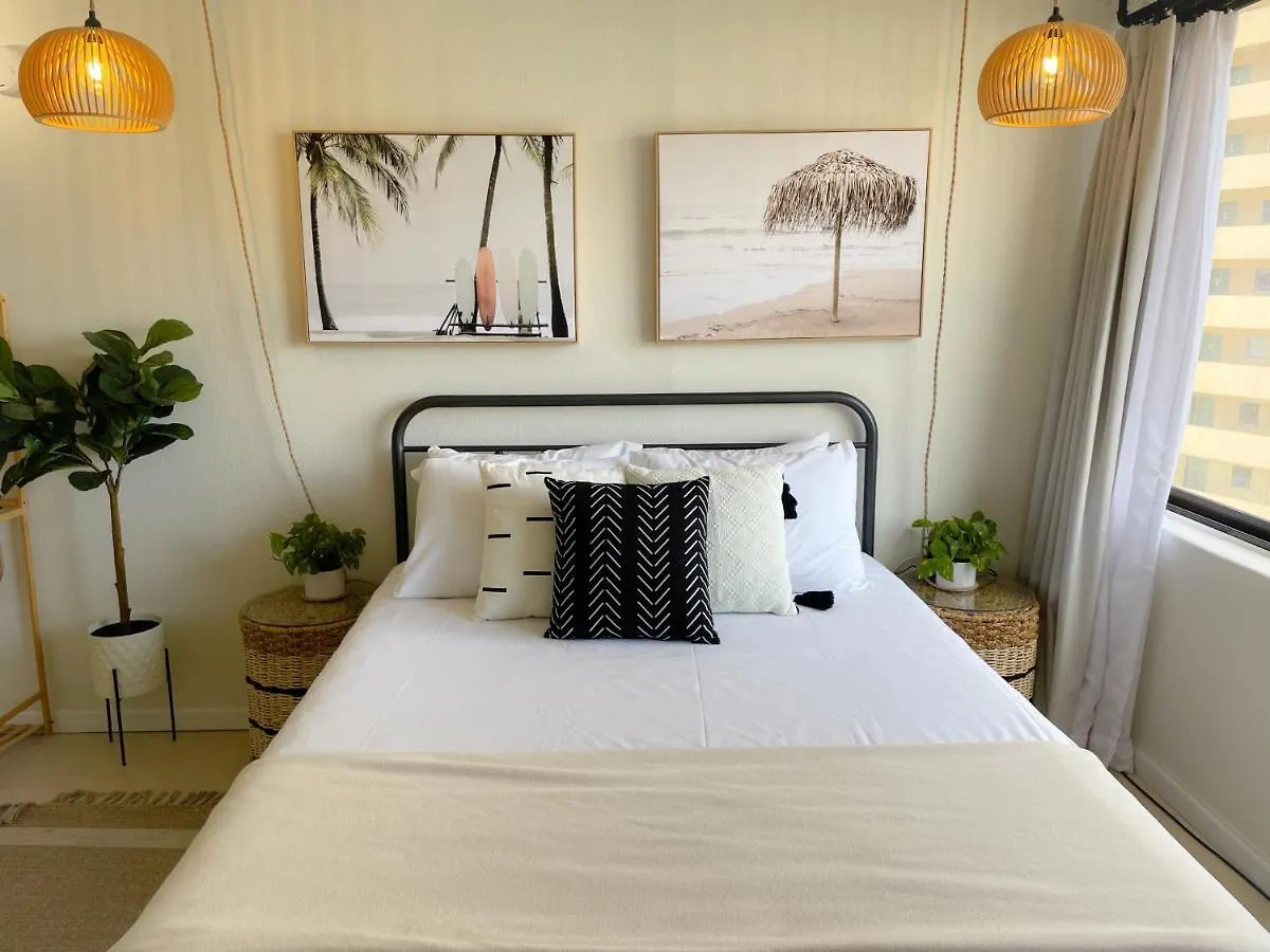 Modern Surf Chic Studio Condo Honolulu Apartment