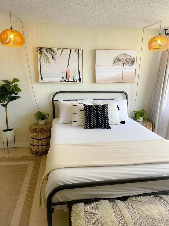 Modern Surf Chic Studio Condo Honolulu Apartment