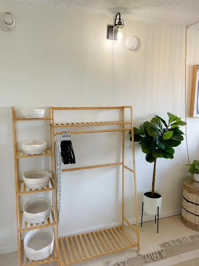 Modern Surf Chic Studio Condo Honolulu Apartment
